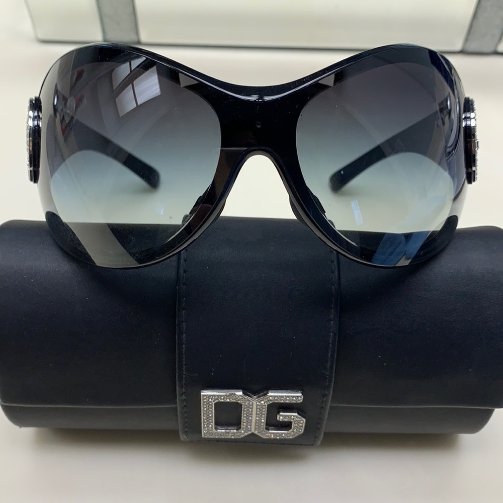 Classic oversized Dolce Gabbana black sunglasses